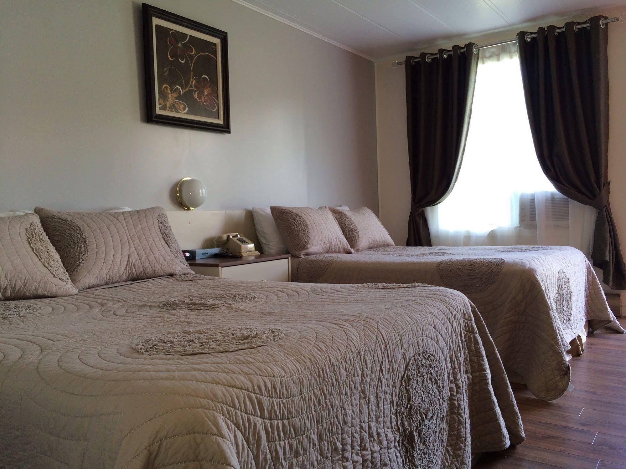 Motel De La Pente Douce Magog Eksteriør billede